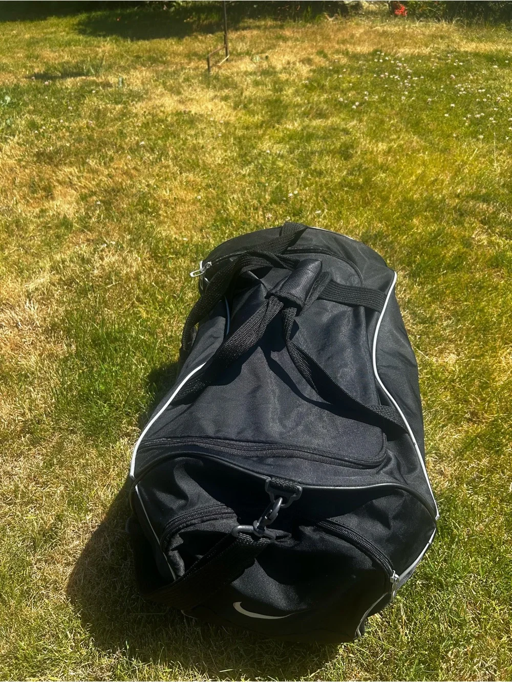 Nike Black Duffle Bag Men's Gym Travel Bag Size 23”x13”x10”